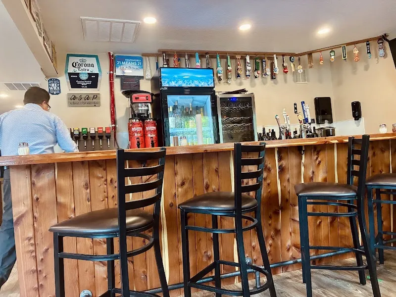 Dominiks Pizza and Grill