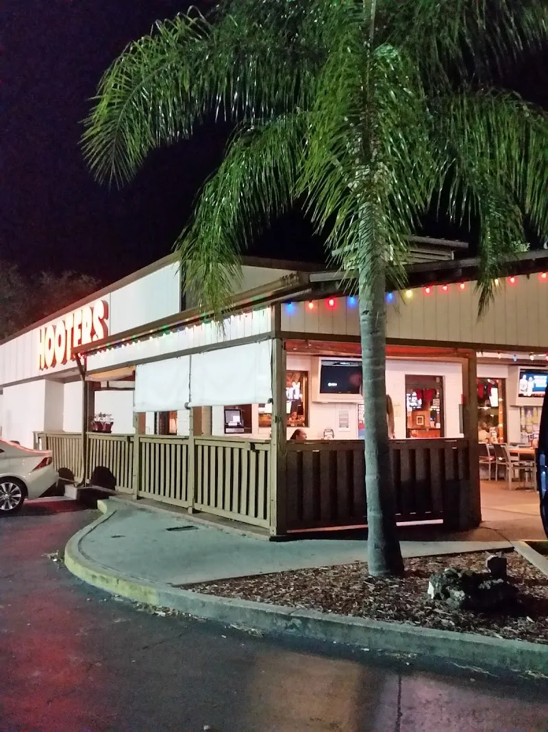 Hooters