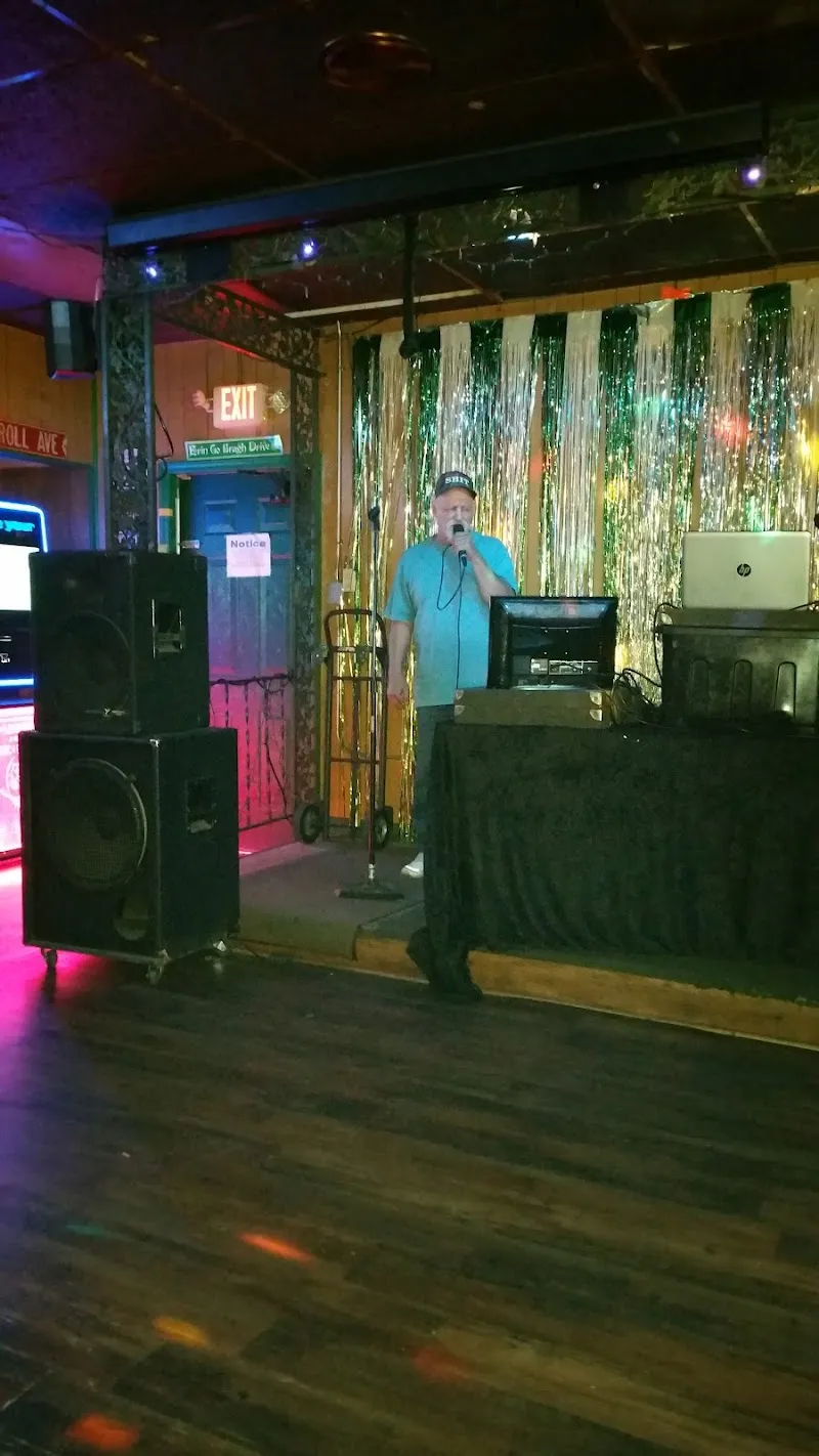 Shamrock Lounge & Package