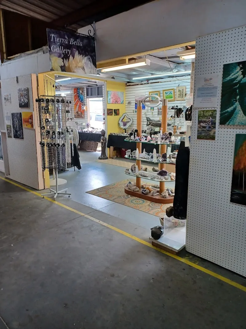 Tierra Bella Gallery: Crystal Shop